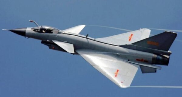 Китай продвигается к созданию сверхманевренного истребителя-невидимки J-20