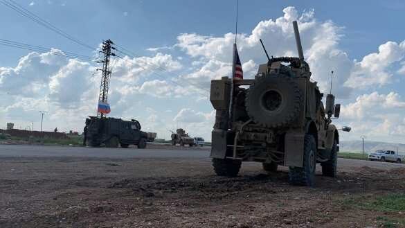 Российские военные заблокировали и развернули колонну американского патруля в Сирии (ФОТО, ВИДЕО)