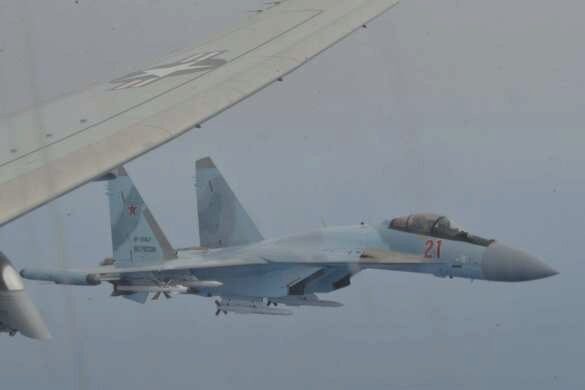 С двух сторон и больше часа: США заявили о «небезопасном» перехвате своего самолета российскими Су-35 (ФОТО, ВИДЕО)