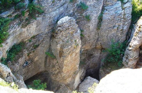 Севастопольские спелеологи открыли пещеру с окаменелостями времен мезозоя