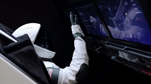 SpaceX презентовала симулятор стыковки корабля Crew Dragon с МКС