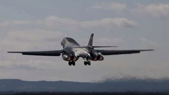 СРОЧНО: истребители отогнали бомбардировщики США от границ России (+ВИДЕО)