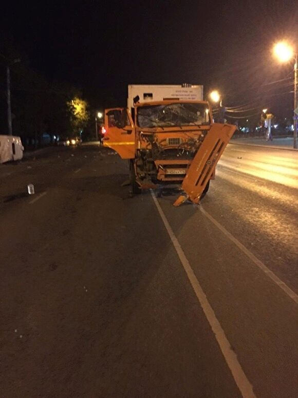 В Челябинске передано в суд дело водителя мусоровоза, протаранившего микроавтобус