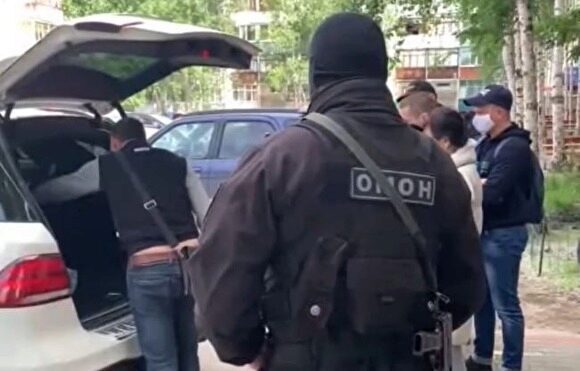 В Югре и Петербурге задержаны члены ОПГ, которые вели незаконную банковскую деятельность