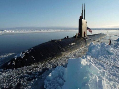 Военные корабли США и Великобритании ведут боевые действия против подводных лодок в Арктике