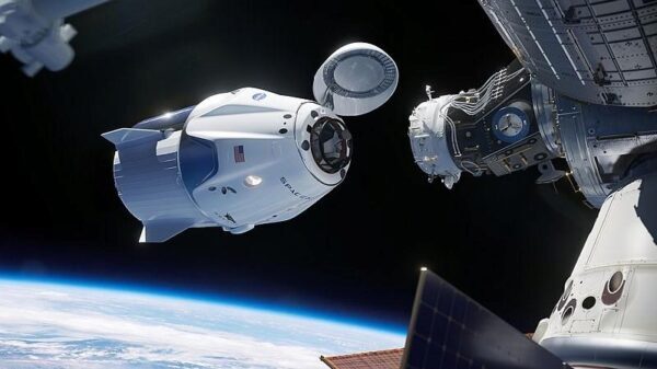 Корабль Илона Маска Crew Dragon с астронавтами на борту успешно стыковался с МКС
