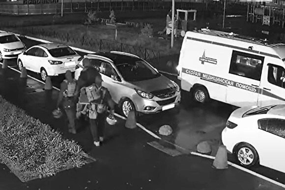 Опубликовано видео с камер наблюдения, когда бойцы Росгвардии убили екатеринбуржца