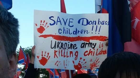 «Посмотрите в глаза Донбассу» — как назвать человека, стреляющего в ребёнка? (ФОТО)