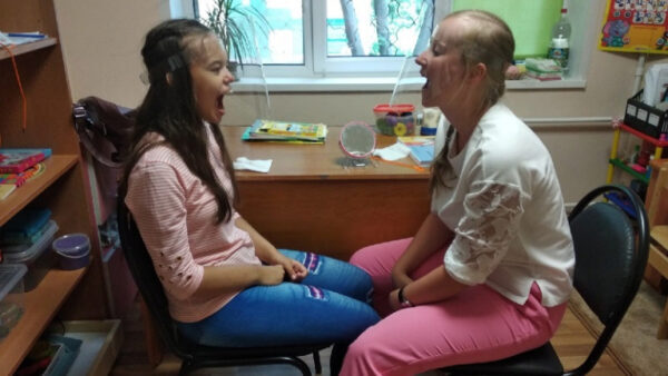 С детьми с инвалидностью в Липецке будут заниматься в защитных щитках вместо масок