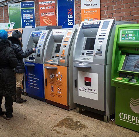 Сбербанк начал взимать доплату за переводы денег на банкоматах
