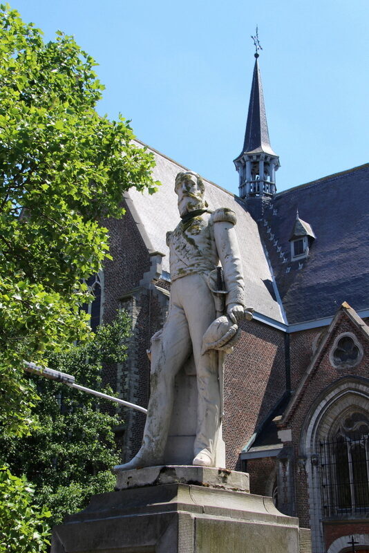 В Экерене демонтировали памятник бельгийскому королю