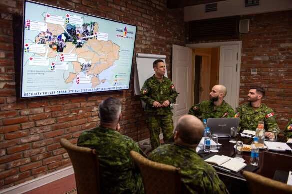 Война на Донбассе: из Канады летит спецборт