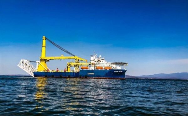 «Газпром» лишился прав на судно-трубоукладчик