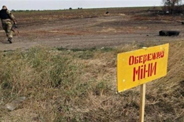 Грузовик ВСУ подорвался на украинской противотанковой мине