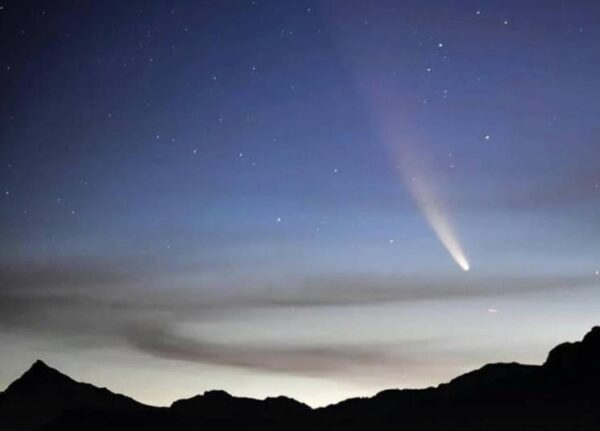 Комета Neowise — это инопланетный корабль, заявил уфолог