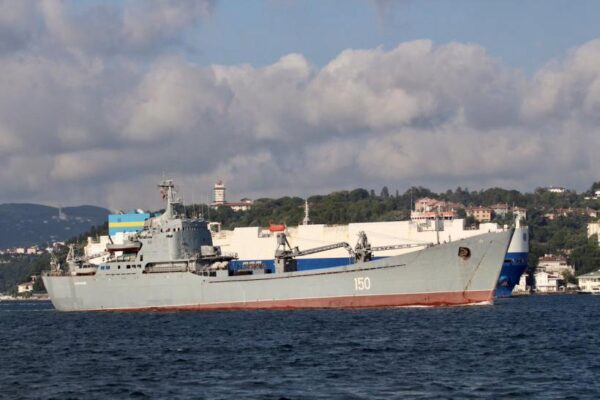 Корабль с российскими танками заметили на пути в Сирию