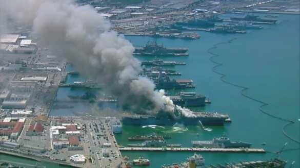 Корабль ВМС США горит больше суток, система пожаротушения была отключена