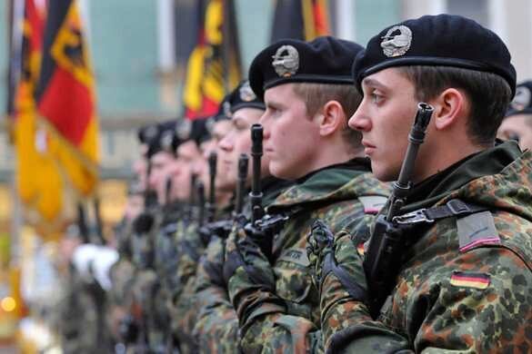 Министр обороны Германии призвала «ясно показать» России обороноспособность страны