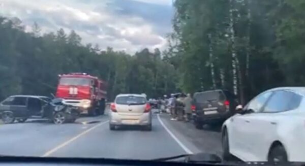 На трассе в Челябинской области в лобовом ДТП один человек погиб, четверо пострадали