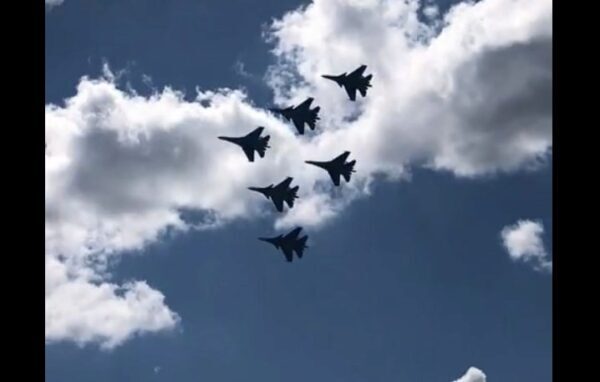 Над Курском заметили самолеты «Русских Витязей»