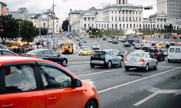 Новые штрафы и тарифы для автомобилистов вступят в силу в РФ с августа