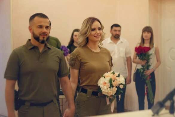 Одна из самых красивых ополченок ЛНР вышла замуж за известного офицера армии ДНР (ФОТО, ВИДЕО)