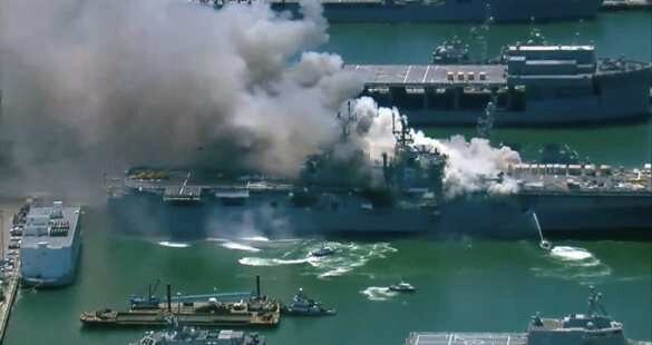 СРОЧНО: На десантном корабле ВМС США прогремел взрыв, начался пожар (ФОТО, ВИДЕО)