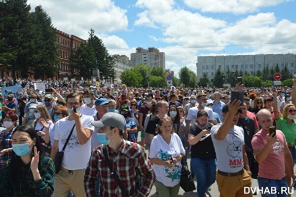 В Хабаровске на акцию в поддержку губернатора Фургала пришло до 35 тысяч человек