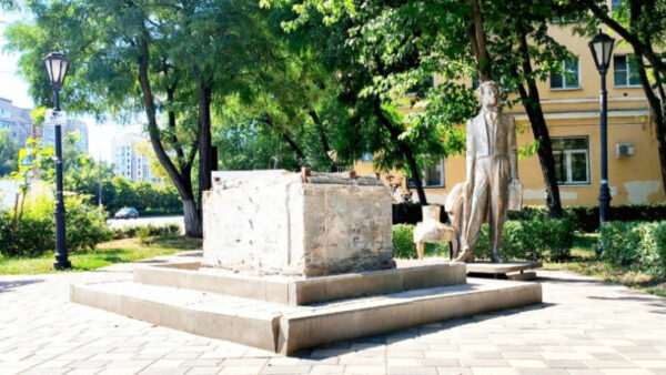 В Липецке отремонтируют памятник Пушкину