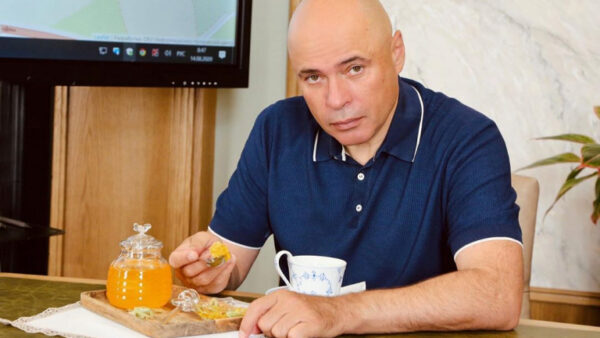 Липецкий мед на салфетке с елецким кружевом: Игорь Артамонов разместил в Instagram «фирменное» поздравление