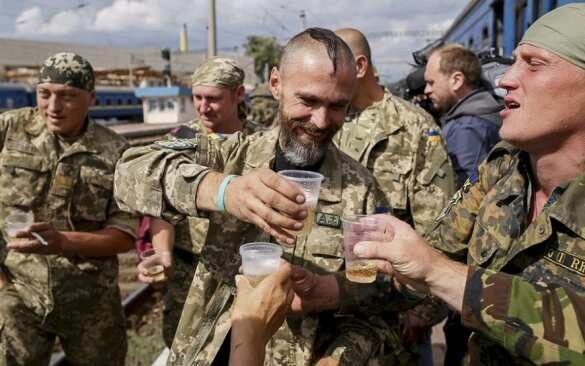 Вечный праздник: на передовой ВСУ нашли 6 пьяных боевиков и десятки литров алкоголя