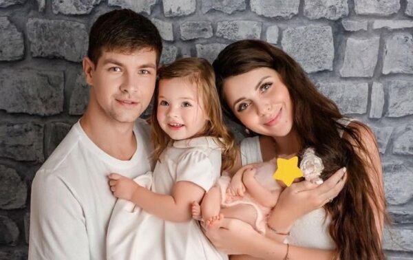 Звезды «Дом-2» Ольга Рапунцель и Дмитрий Дмитренко перестали скрывать лицо младшей дочери