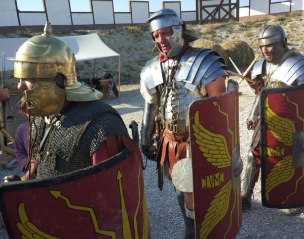 "Идущие на смерть" приветствовали севастопольцев на арене для гладиаторских боев