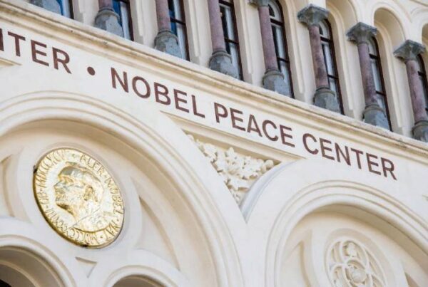 Нобелевскую премию за вклад в укрепление мира должен получить Максим Шугалей