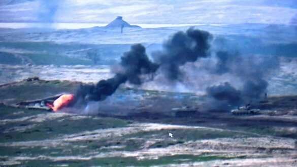 Огненный ад в Карабахе: танки Азербайджана взрываются один за другим (ВИДЕО)