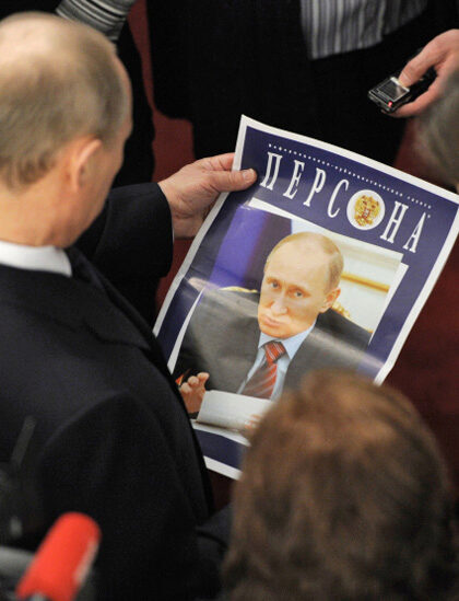 Песков сообщил, что Путин предпочитает бумажные газеты