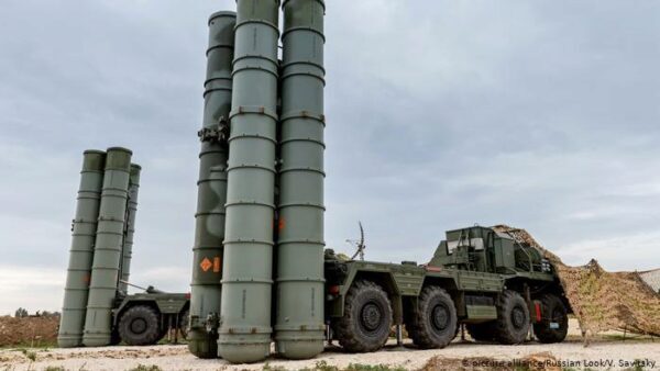 В Азербайджане сообщают об уничтожении С-300 Армении: в небе над границей — БПЛА Турции