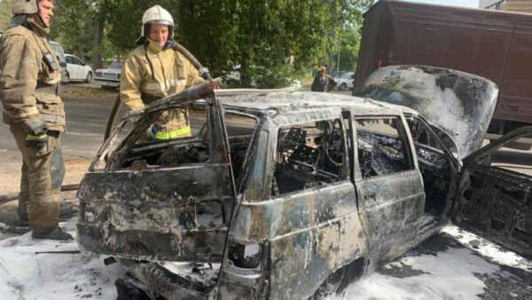 В Липецке сгорел «ВАЗ 2111»