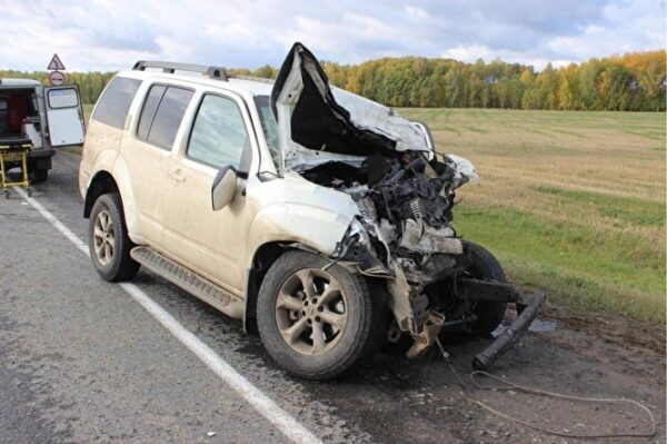 В Тюменской области на трассе в аварии погиб водитель джипа