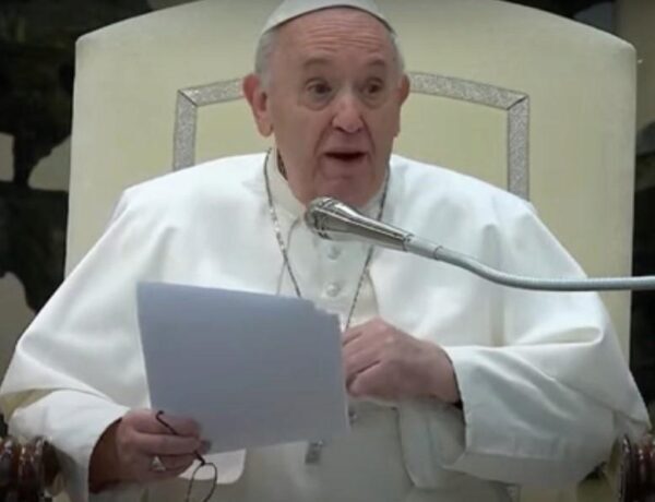 Папа Римский поддержал гражданские союзы между однополыми парами