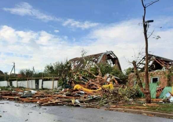 Разрушены даже стены: в Кировограде мощный ураган разнёс дома в считаные минуты (ФОТО, ВИДЕО)