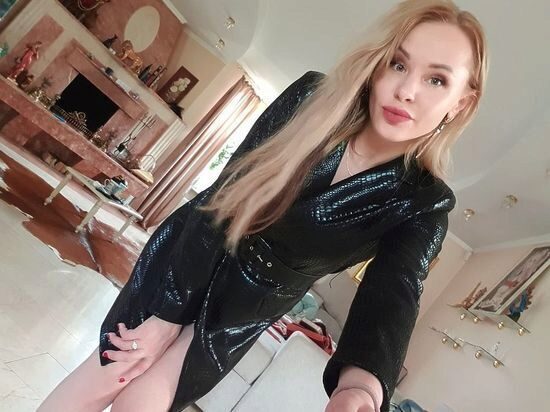 Российская порноактриса заявила, что ее изнасиловала группа