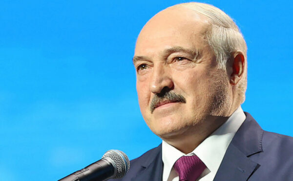 Тихановская плакала на плече Лукашенко