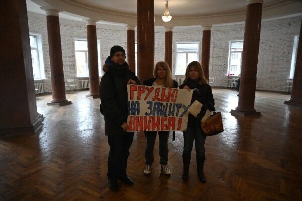В Петербурге продолжаются протесты против сноса бывшего здания ВНИИБ