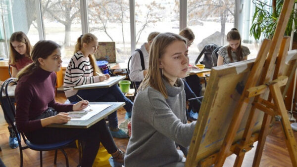 Юные художники из Липецка помогут тяжелобольным детям