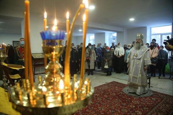 Митрополит Кирилл освятил воинский храм Архангела Гавриила в военном городке