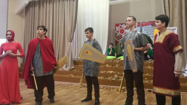 В Ельце школьный учитель создала театр для детей-инвалидов
