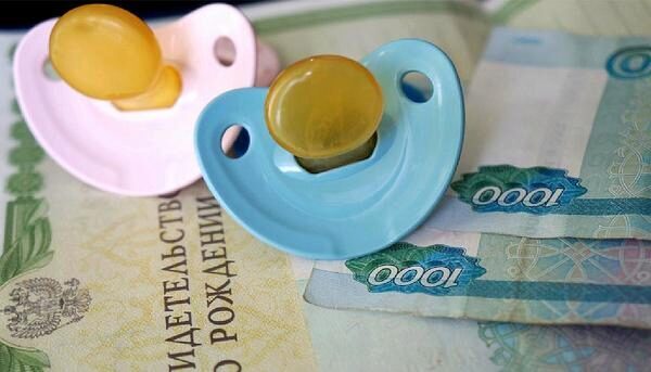 В РФ изменится порядок выплат детских пособий и оплаты больничных