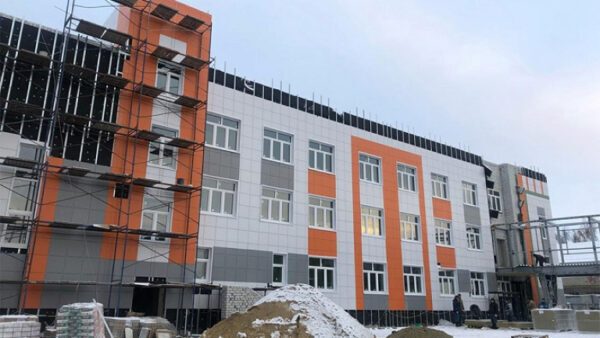 В Тербунах завершают строительство школы за 180 млн рублей