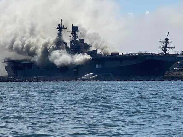 Командование ВМС США решило судьбу сгоревшего десантного корабля